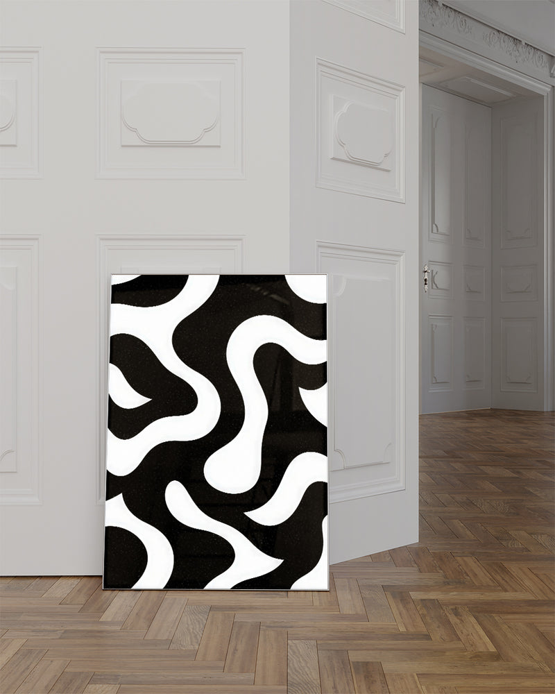 Abstraktes Wellen Poster Schwarz Weiß – Mono Flowline Poster – FineArt Wandbild, moderne Kunst & Fine Art Print von Spawnd, handgefertigt & Made in Germany