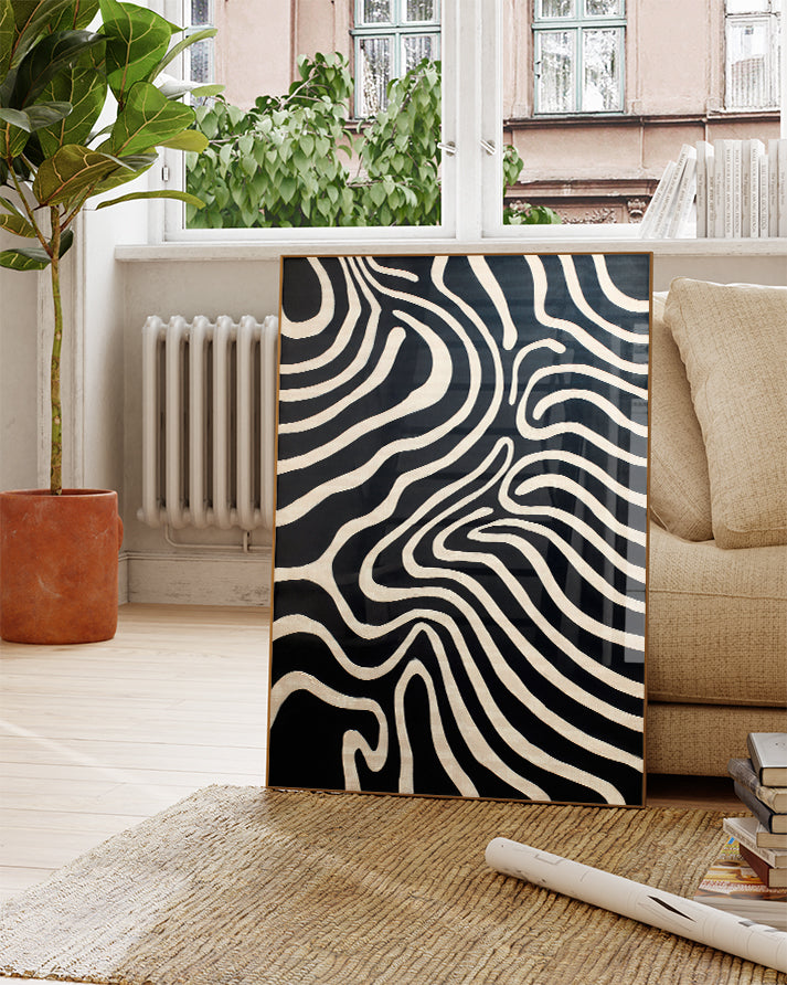 Dynamisches Wellen Poster Schwarz Weiß – Soft Movement Poster – FineArt Wandbild, moderne Kunst & Fine Art Print von Spawnd, handgefertigt & Made in Germany