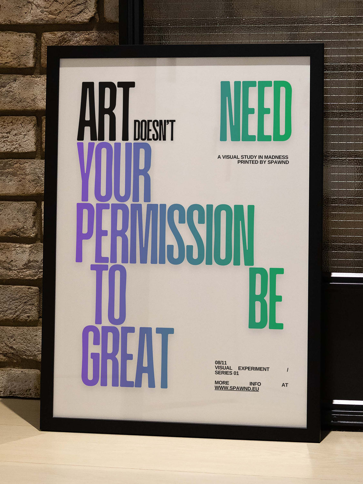 Typografie Poster „Permission“ von Spawnd® in Lila und Türkis, eingerahmt als FineArt Print, modernes Design für kreative Innenräume.