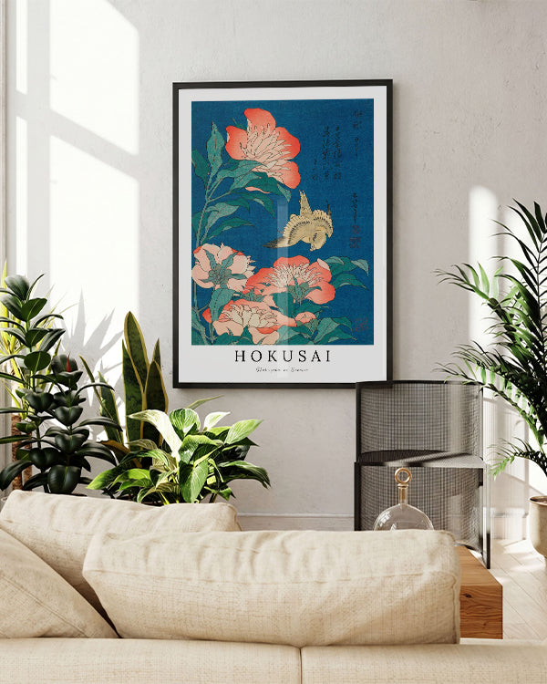 Asiatisches Gemälde mit kleinem Vogel und rosa Blumen auf blauem Hintergrund