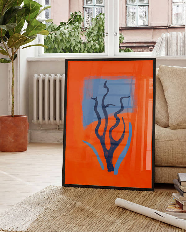 Ast auf orangenem Hintergrund mit blauen Akzenten