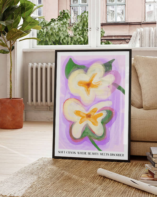 Lila Hintergrund, zwei weiße Blumen "Soft Chaos where Beauty meets disorder"