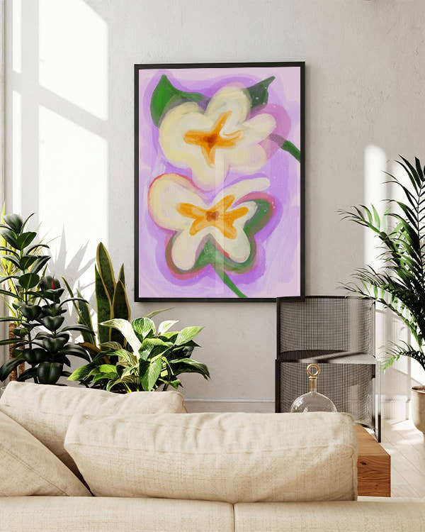 Lila Hintergrund, zwei weiße Blumen "Soft Chaos where Beauty meets disorder"