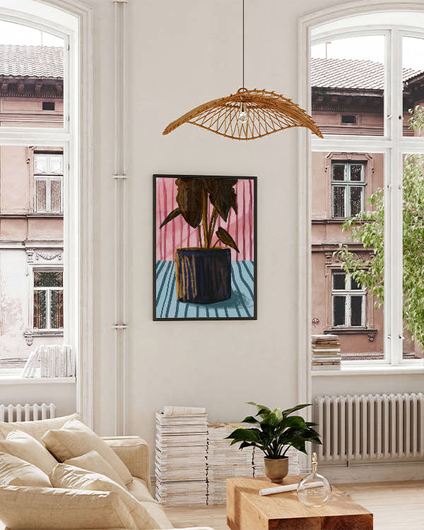 Rosa gestreifte Wand, blau gestreifter Boden, Topfpflanze
