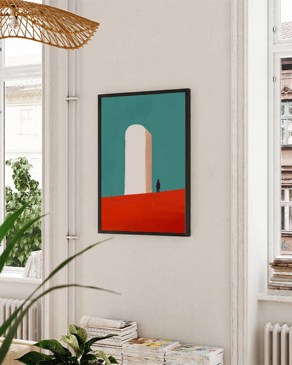 Roter Boden, blaue Wand mit Bogen, davor eine schwarze Figur