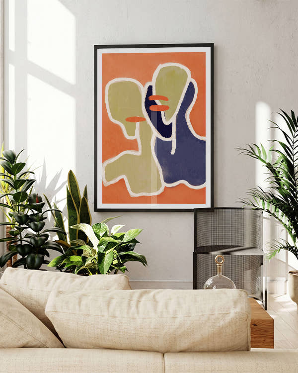 Orangener Hintergrund, zwei Formen. Die eine mit beige gefüllt, die andere dunkelblau und beige