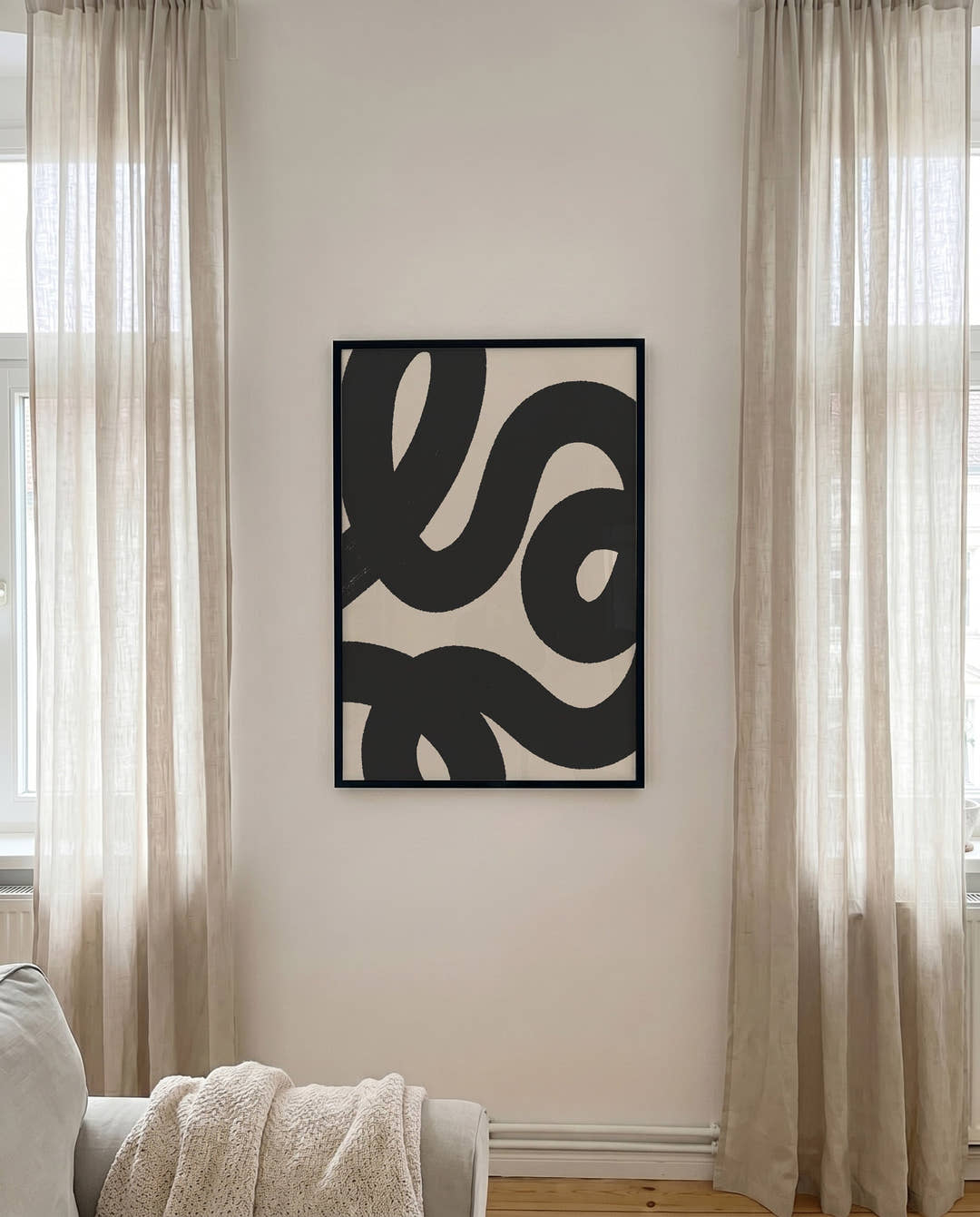 Abstraktes Poster mit schwarzen Wellen – Black Abstract Waves