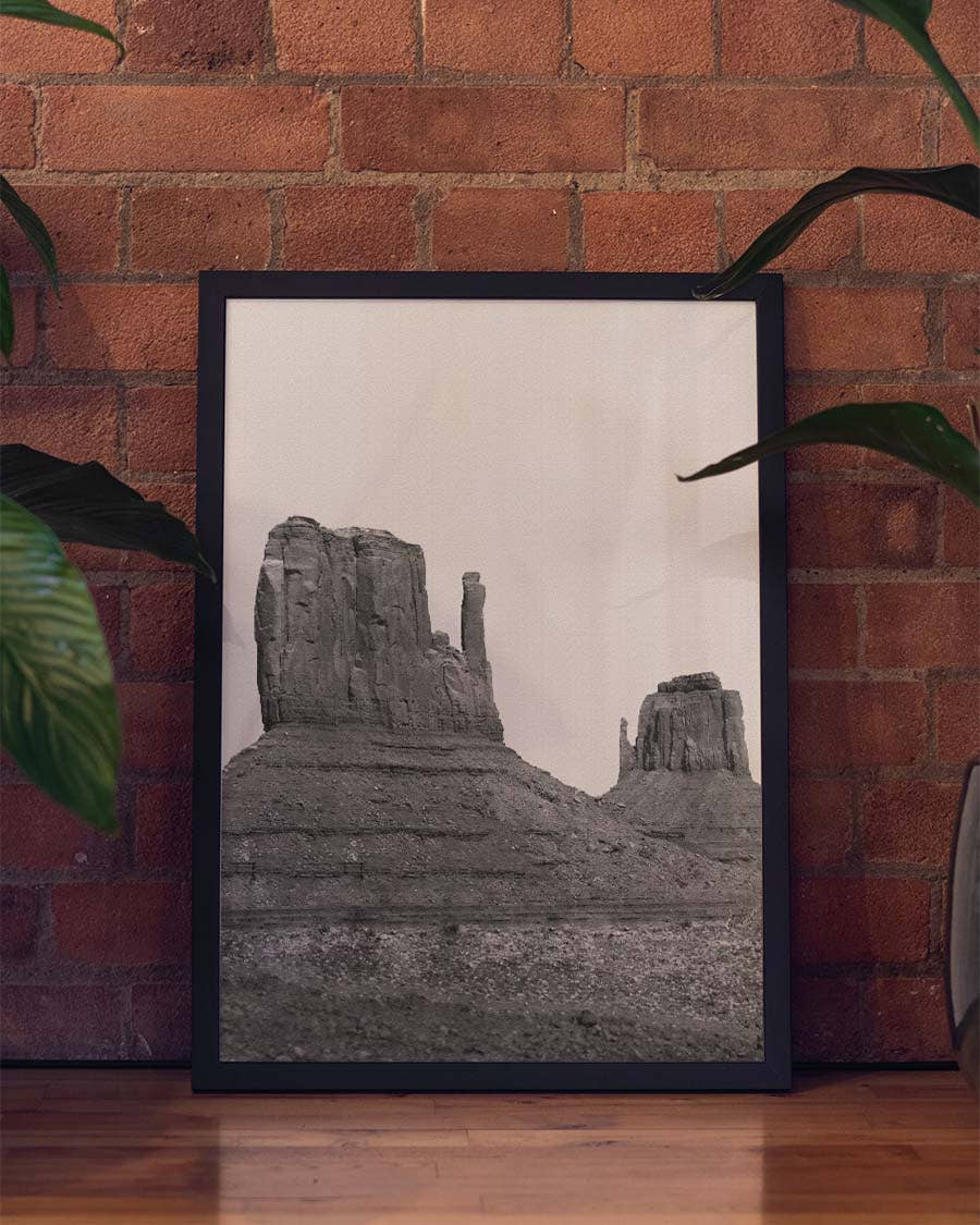 Schwarz Weiß Wüsten Poster – Desert Mountain Black White