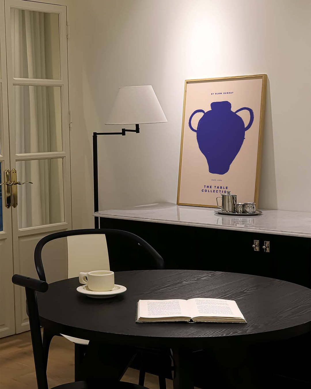 Minimalistisches Keramik Poster Blau – Blue Vase