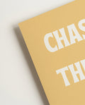 Typografie Poster mit Spruch – Chasing the Sun and Waves