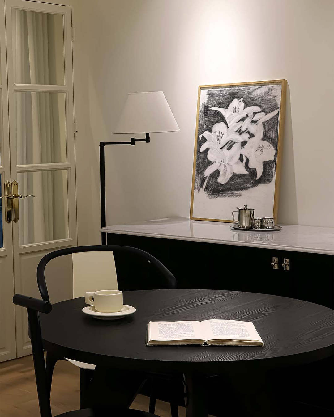 Kontrastreiches Blumenposter Schwarz Weiß – Floral Contrast