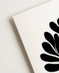 Minimalistisches Schwarz Weiß Blatt Poster – Inner Frequency
