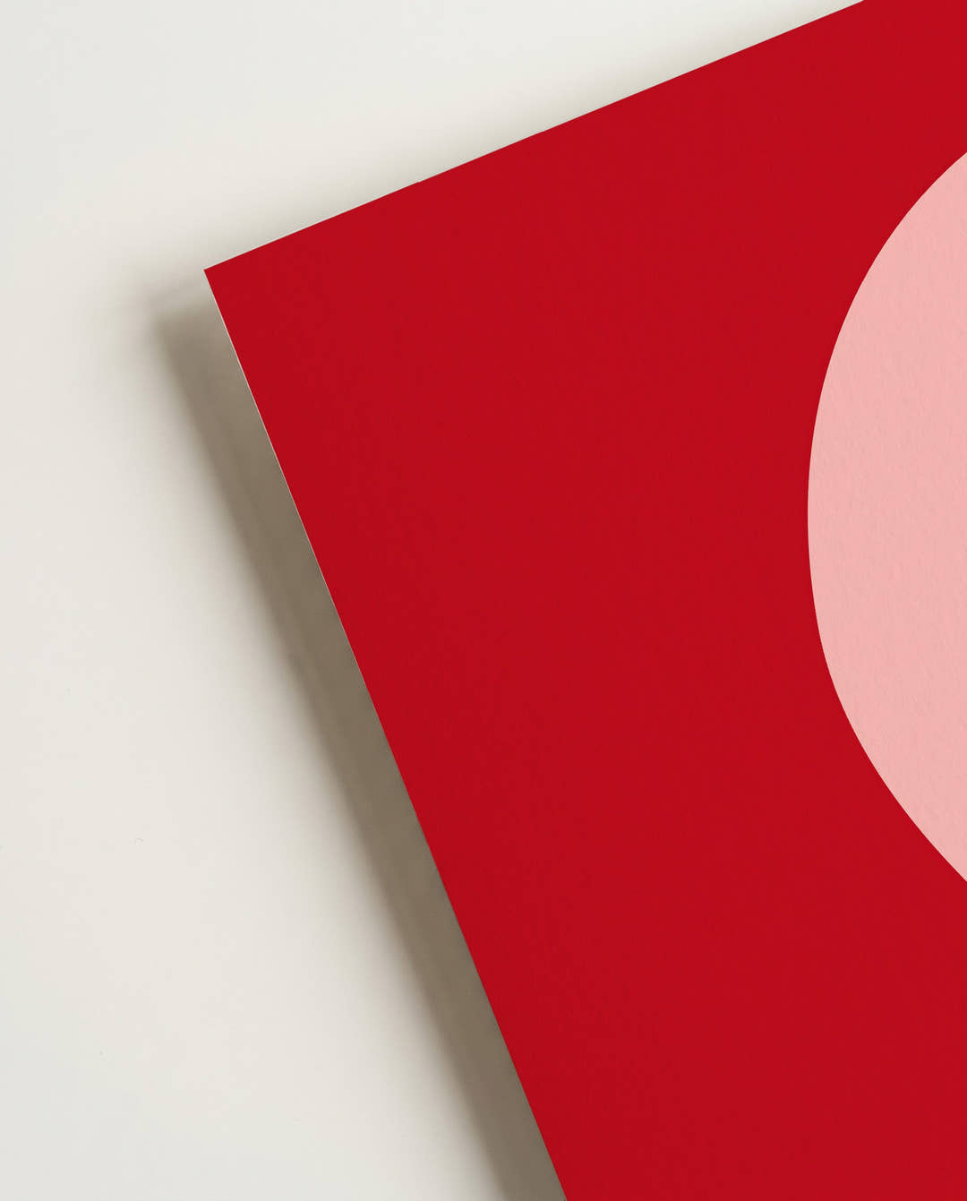 Abstraktes Rot Poster minimalistisch – Red Curve