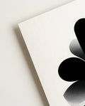 Organisches Blatt Poster Schwarz Weiß – Soft Void