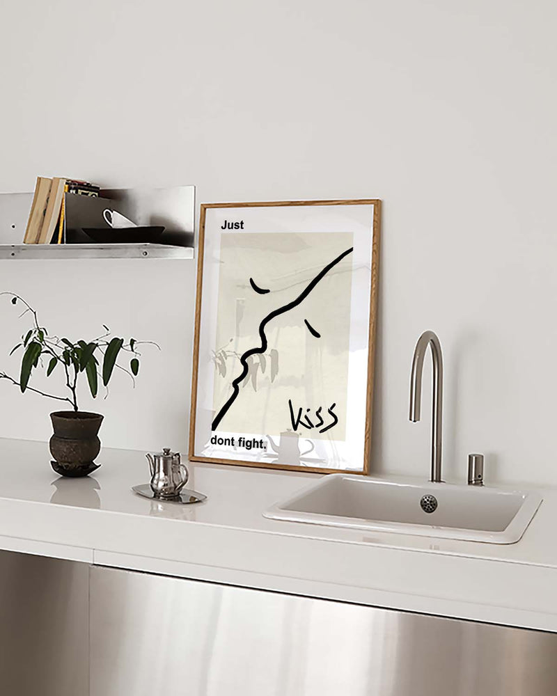 Just Kiss | Minimalistisches Poster