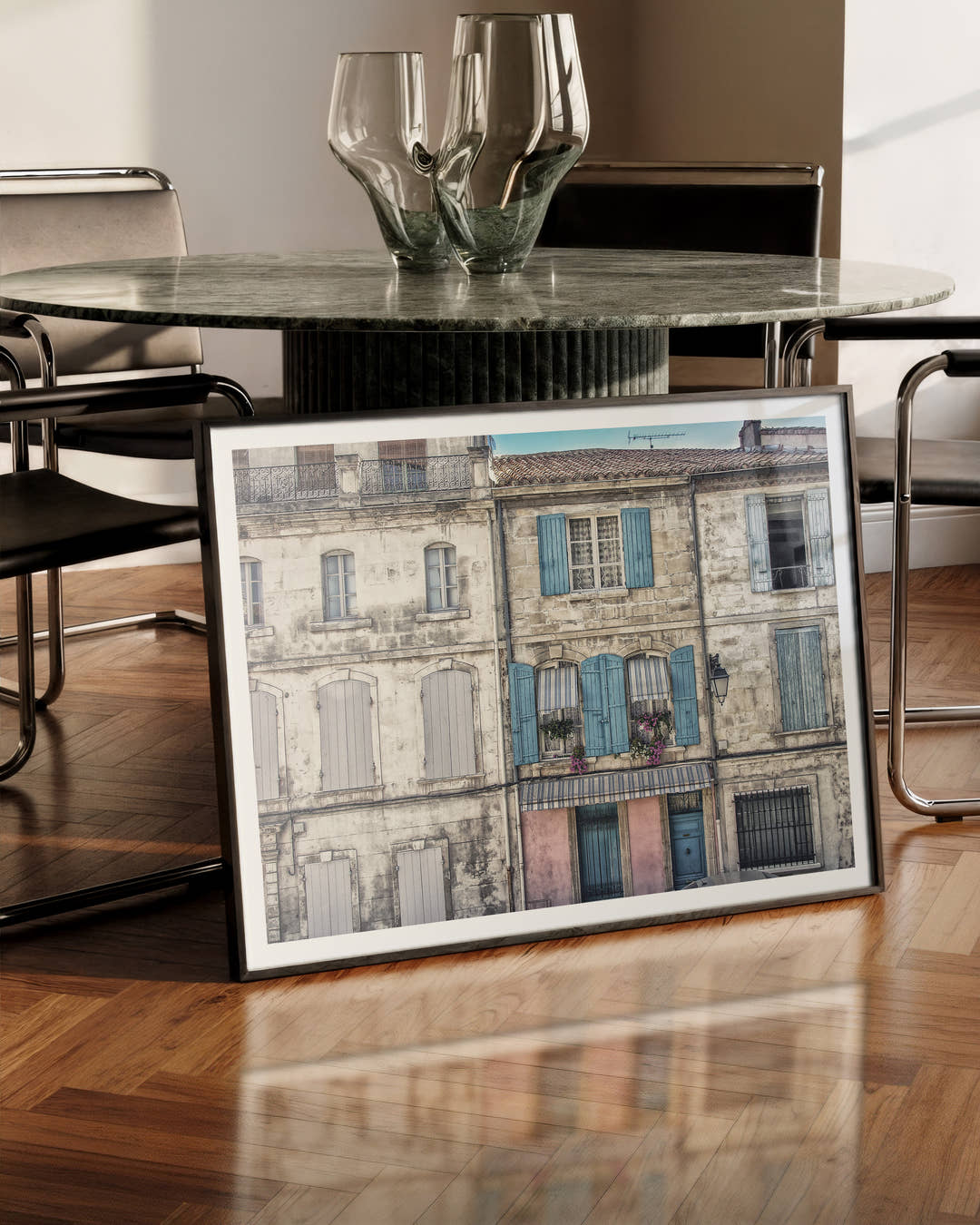 Fenster der Provence Poster – FineArt Wandbild, moderne Kunst &amp; Fine Art Print von Spawnd, handgefertigt &amp; Made in Germany