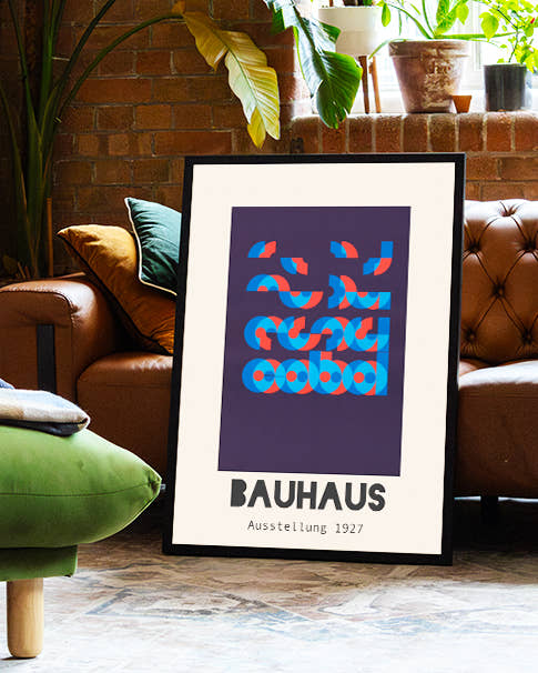 Geometrische Typografie in Blau und Rot – Bauhaus Ausstellung 1927 Poster – FineArt Wandbild, moderne Kunst &amp; Fine Art Print von Spawnd, handgefertigt &amp; Made in Germany