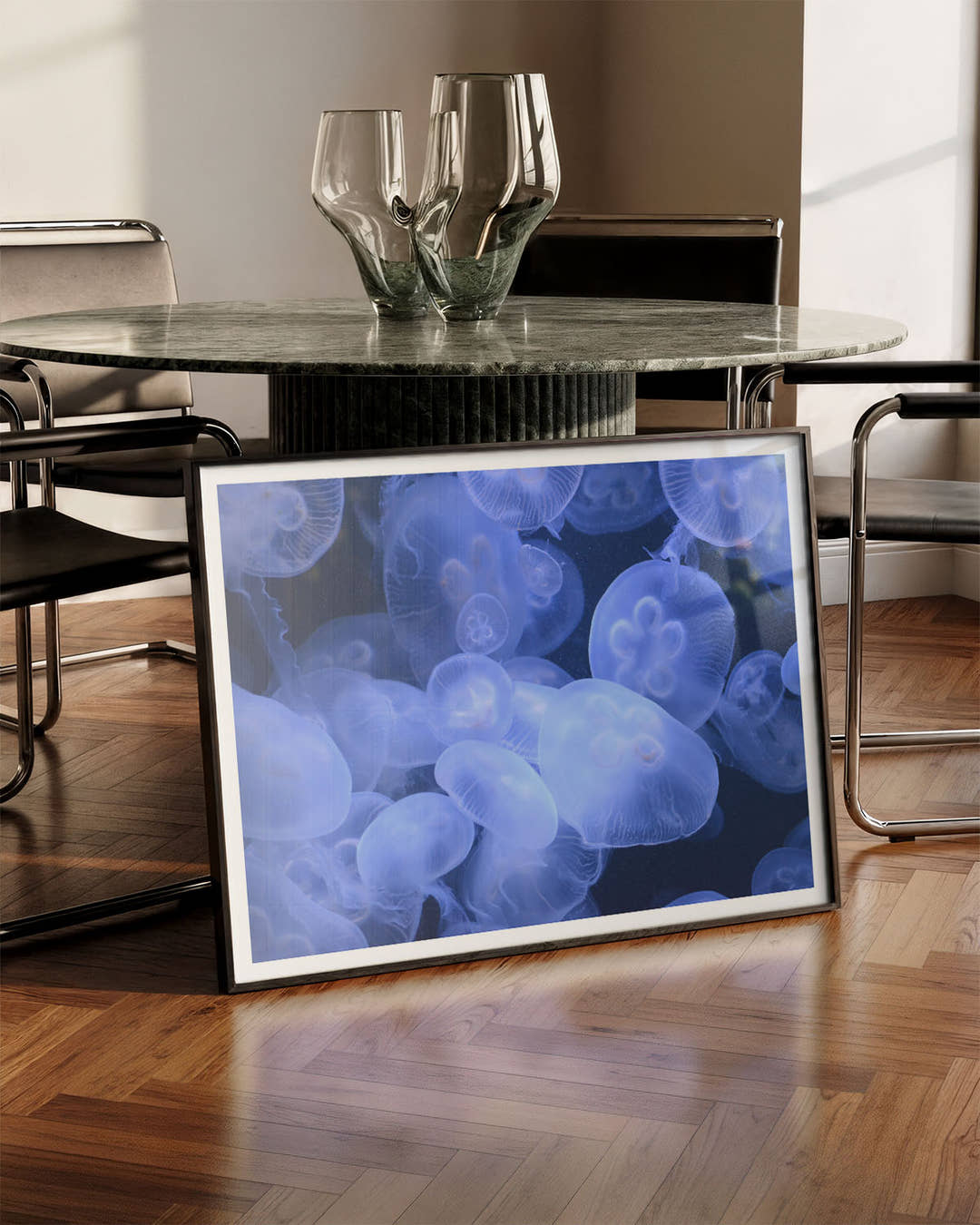 Glowing in the dark Poster – FineArt Wandbild, moderne Kunst &amp; Fine Art Print von Spawnd, handgefertigt &amp; Made in Germany