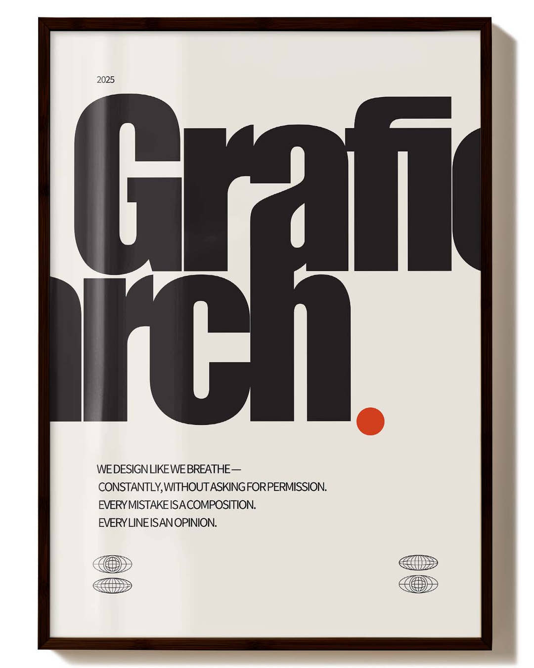 Grafic Arch Poster in Schwarz mit rotem Punkt und dunklem Holzrahmen – moderner Spawnd® Kunstdruck für kreative Raumgestaltung.