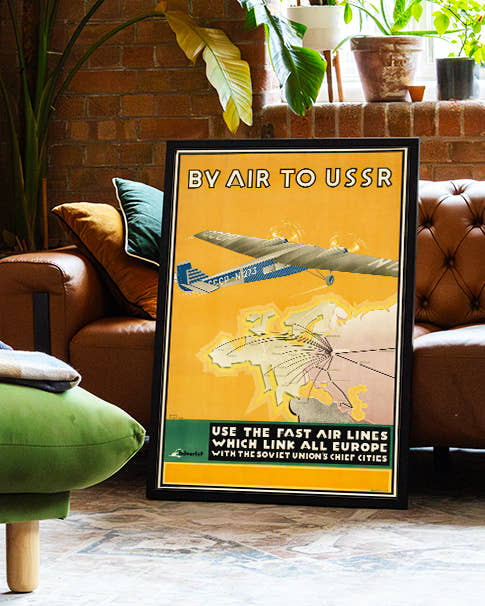 Historisches Flugreise Poster – By Air to USSR 1934 Poster – FineArt Wandbild, moderne Kunst &amp; Fine Art Print von Spawnd, handgefertigt &amp; Made in Germany