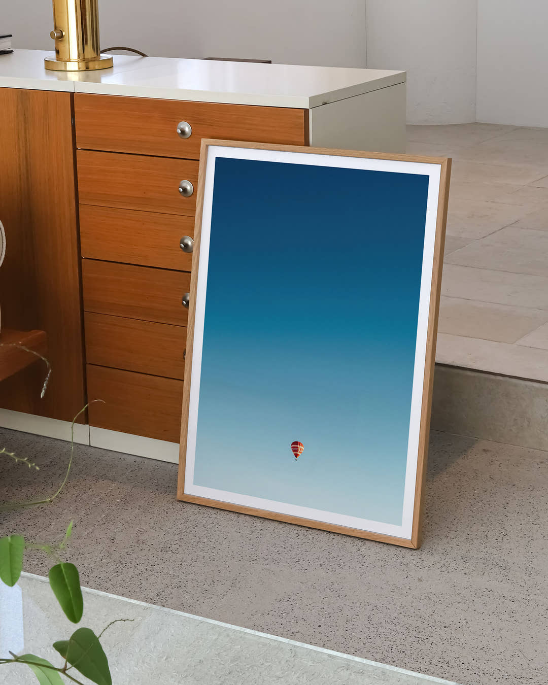 Hot air balloon Poster – FineArt Wandbild, moderne Kunst &amp; Fine Art Print von Spawnd, handgefertigt &amp; Made in Germany