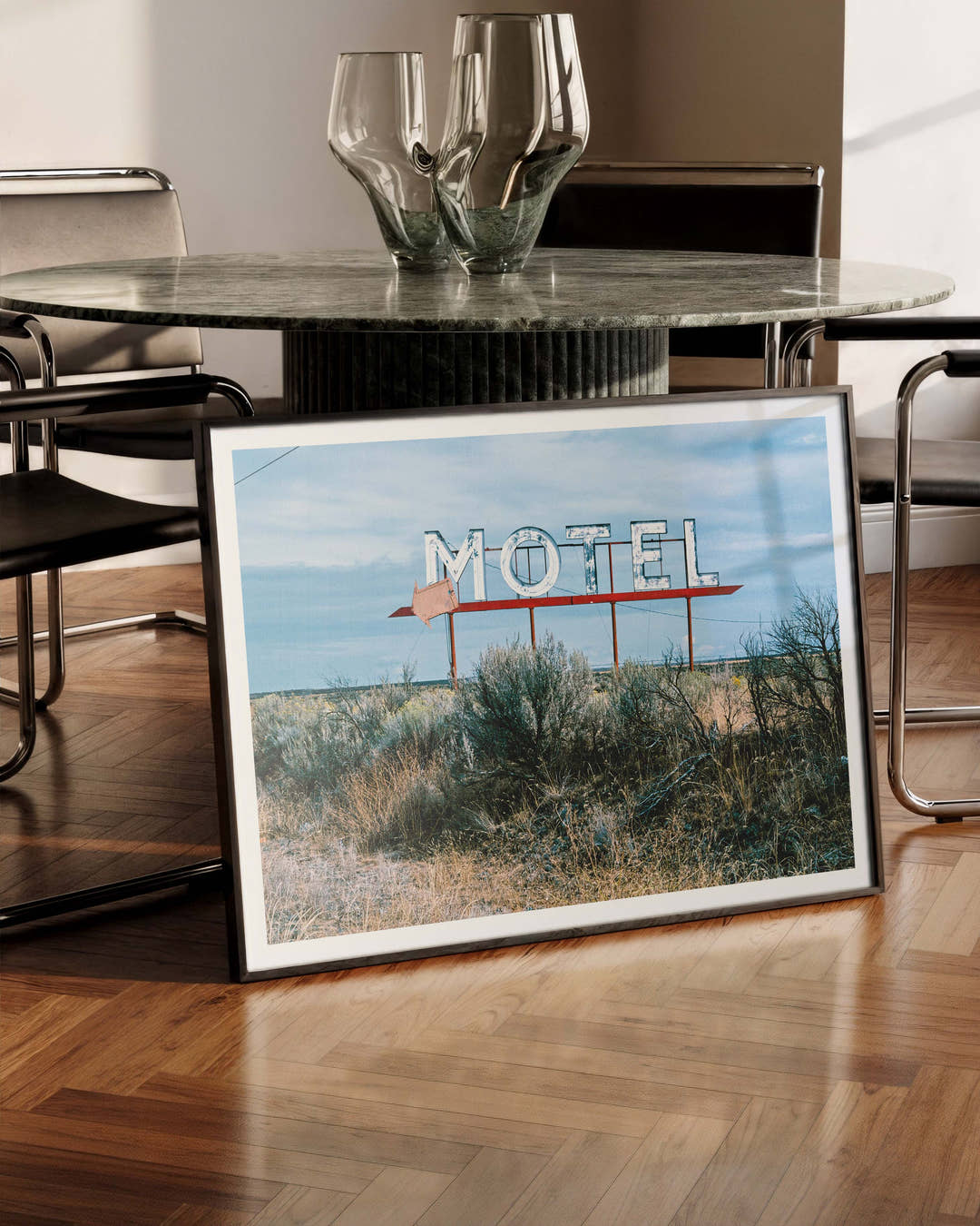 Motel Poster – FineArt Wandbild, moderne Kunst &amp; Fine Art Print von Spawnd, handgefertigt &amp; Made in Germany