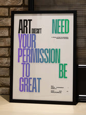 Typografie Poster „Permission“ von Spawnd® in Lila und Türkis, eingerahmt als FineArt Print, modernes Design für kreative Innenräume.