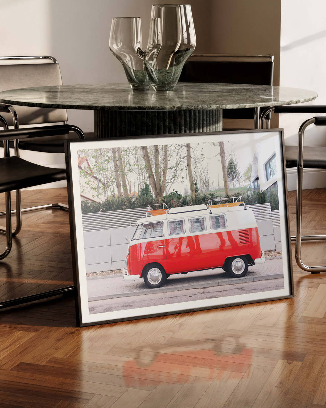 Red Van Poster – FineArt Wandbild, moderne Kunst &amp; Fine Art Print von Spawnd, handgefertigt &amp; Made in Germany