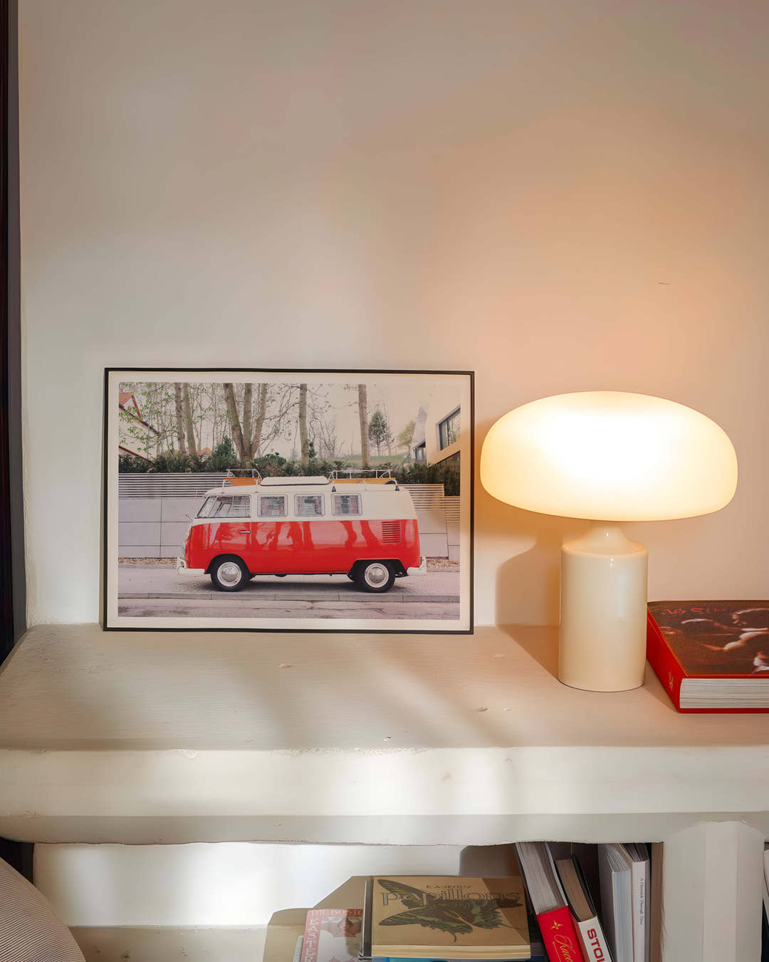 Red Van Poster – FineArt Wandbild, moderne Kunst &amp; Fine Art Print von Spawnd, handgefertigt &amp; Made in Germany