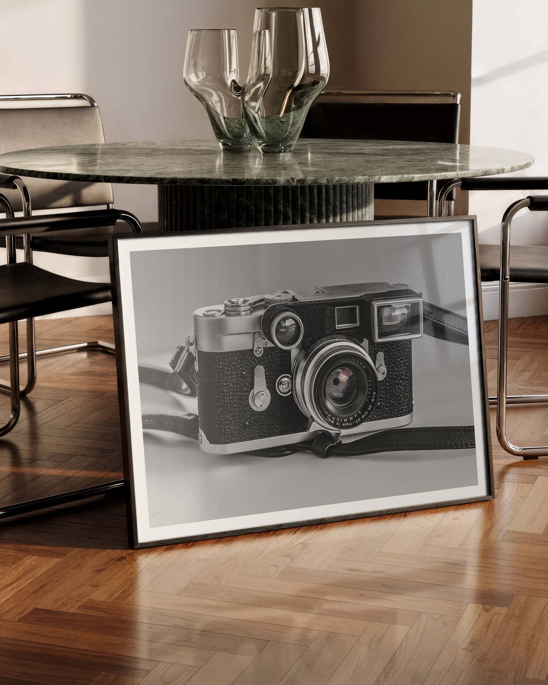 Retro camera Poster – FineArt Wandbild, moderne Kunst &amp; Fine Art Print von Spawnd, handgefertigt &amp; Made in Germany