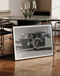 Retro camera Poster – FineArt Wandbild, moderne Kunst & Fine Art Print von Spawnd, handgefertigt & Made in Germany