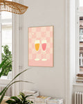 Sektgläser Poster – Cheers Together Poster – FineArt Wandbild, moderne Kunst & Fine Art Print von Spawnd, handgefertigt & Made in Germany
