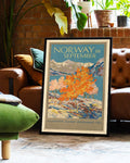 Skandinavisches Vintage Reiseplakat Poster – Norway in September Poster – FineArt Wandbild, moderne Kunst & Fine Art Print von Spawnd, handgefertigt & Made in Germany