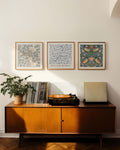 Strawberry Thief Poster – FineArt Wandbild, moderne Kunst & Fine Art Print von Spawnd, handgefertigt & Made in Germany