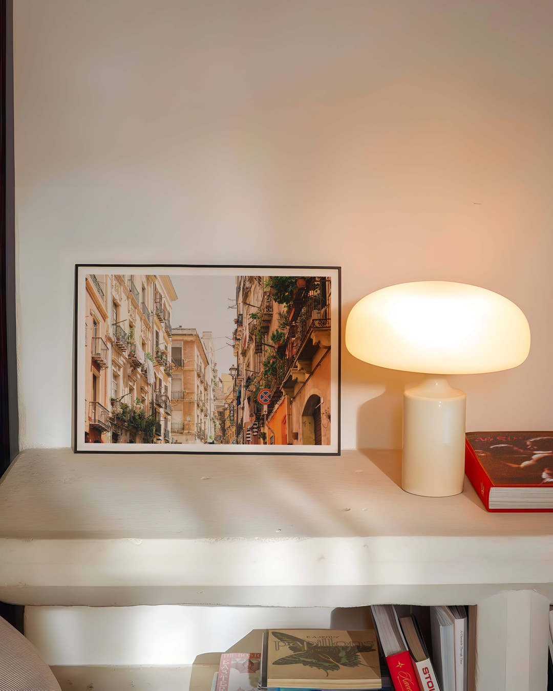 Street in Cagilari Poster – FineArt Wandbild, moderne Kunst &amp; Fine Art Print von Spawnd, handgefertigt &amp; Made in Germany