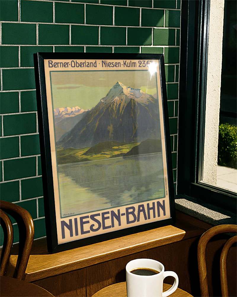 Vintage Berner Oberland Poster – Niesen Kulm Schweiz Poster – FineArt Wandbild, moderne Kunst &amp; Fine Art Print von Spawnd, handgefertigt &amp; Made in Germany