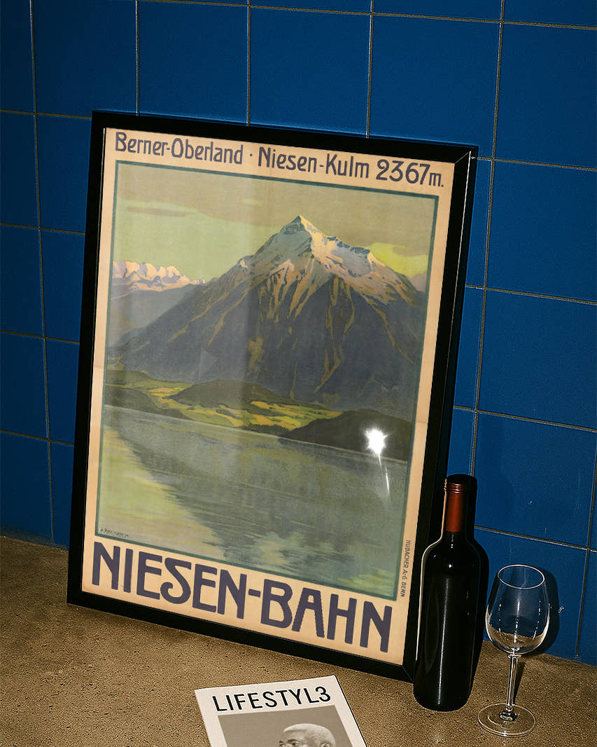 Vintage Berner Oberland Poster – Niesen Kulm Schweiz Poster – FineArt Wandbild, moderne Kunst &amp; Fine Art Print von Spawnd, handgefertigt &amp; Made in Germany