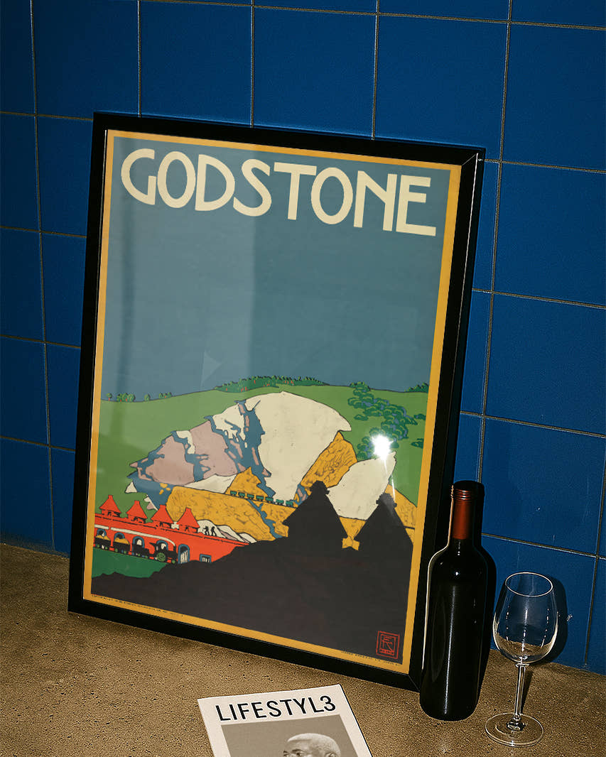 Vintage England Landschaft Poster mit Kreidefelsen – Godstone Poster – FineArt Wandbild, moderne Kunst &amp; Fine Art Print von Spawnd, handgefertigt &amp; Made in Germany