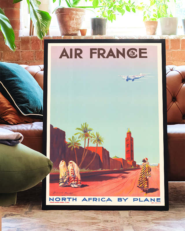 Vintage Flugreise Plakat Poster – North Africa Airplane Poster – FineArt Wandbild, moderne Kunst & Fine Art Print von Spawnd, handgefertigt & Made in Germany