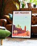 Vintage Flugreise Plakat Poster – North Africa Airplane Poster – FineArt Wandbild, moderne Kunst & Fine Art Print von Spawnd, handgefertigt & Made in Germany