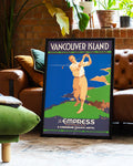 Vintage Golf Reiseplakat Kanada Poster – Vancouver Island Golf Poster – FineArt Wandbild, moderne Kunst & Fine Art Print von Spawnd, handgefertigt & Made in Germany