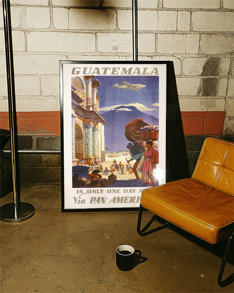 Vintage Guatemala Reiseplakat mit Vulkan – Guatemala Poster – FineArt Wandbild, moderne Kunst &amp; Fine Art Print von Spawnd, handgefertigt &amp; Made in Germany