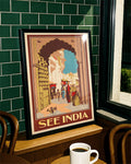 Vintage Indien Reiseplakat mit Straßenszene – See India Poster – FineArt Wandbild, moderne Kunst & Fine Art Print von Spawnd, handgefertigt & Made in Germany