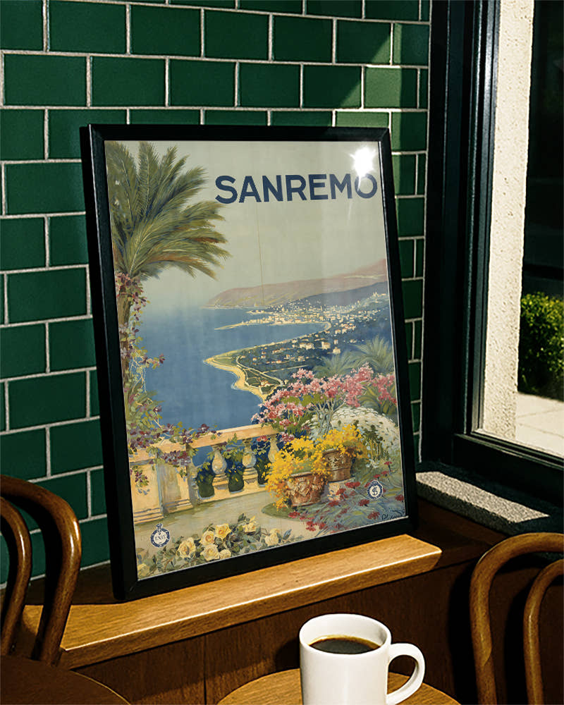 Vintage Italien Riviera Poster mit Küste – Sanremo Poster – FineArt Wandbild, moderne Kunst &amp; Fine Art Print von Spawnd, handgefertigt &amp; Made in Germany