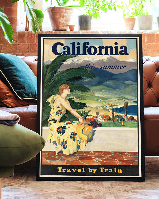 Vintage Kalifornien Reise Poster – California Travel by Train Poster – FineArt Wandbild, moderne Kunst & Fine Art Print von Spawnd, handgefertigt & Made in Germany