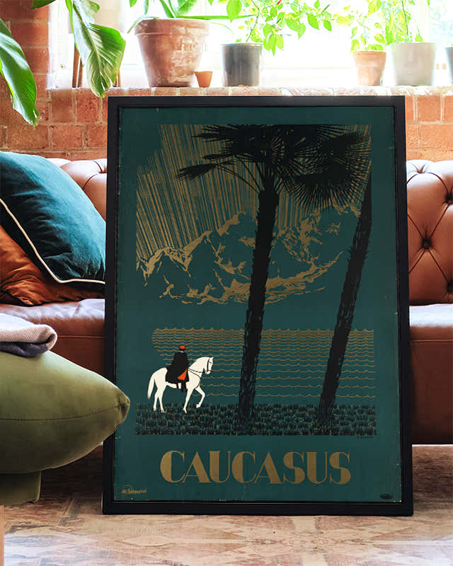 Vintage Kaukasus Reise Poster – Caucasus Landschaft Poster – FineArt Wandbild, moderne Kunst & Fine Art Print von Spawnd, handgefertigt & Made in Germany