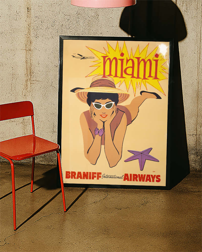 Vintage Miami Florida Poster – Strand & Flugreise Motiv Poster – FineArt Wandbild, moderne Kunst & Fine Art Print von Spawnd, handgefertigt & Made in Germany