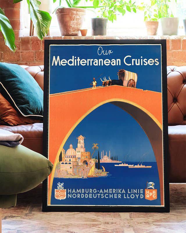 Vintage Mittelmeer Reiseplakat Poster – Mediterranean Cruises Poster – FineArt Wandbild, moderne Kunst &amp; Fine Art Print von Spawnd, handgefertigt &amp; Made in Germany