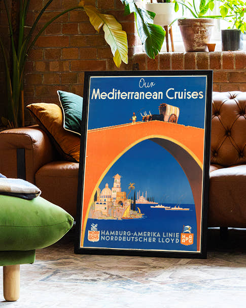 Vintage Mittelmeer Reiseplakat Poster – Mediterranean Cruises Poster – FineArt Wandbild, moderne Kunst &amp; Fine Art Print von Spawnd, handgefertigt &amp; Made in Germany