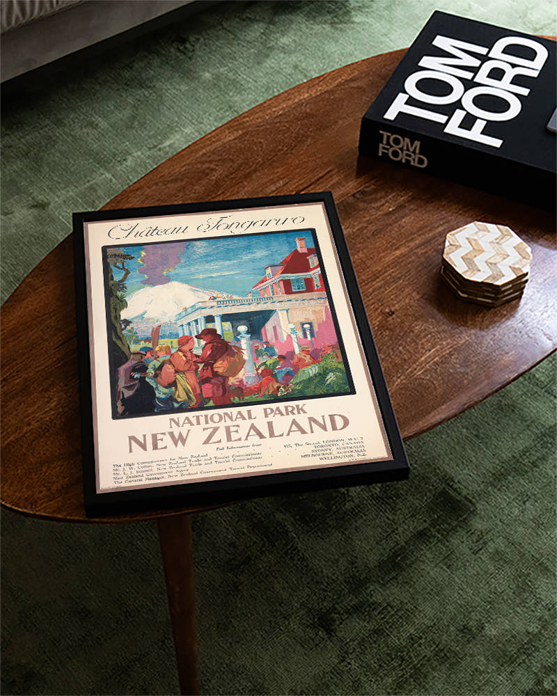 Vintage Neuseeland Nationalpark Poster – Château Tongariro Poster – FineArt Wandbild, moderne Kunst &amp; Fine Art Print von Spawnd, handgefertigt &amp; Made in Germany